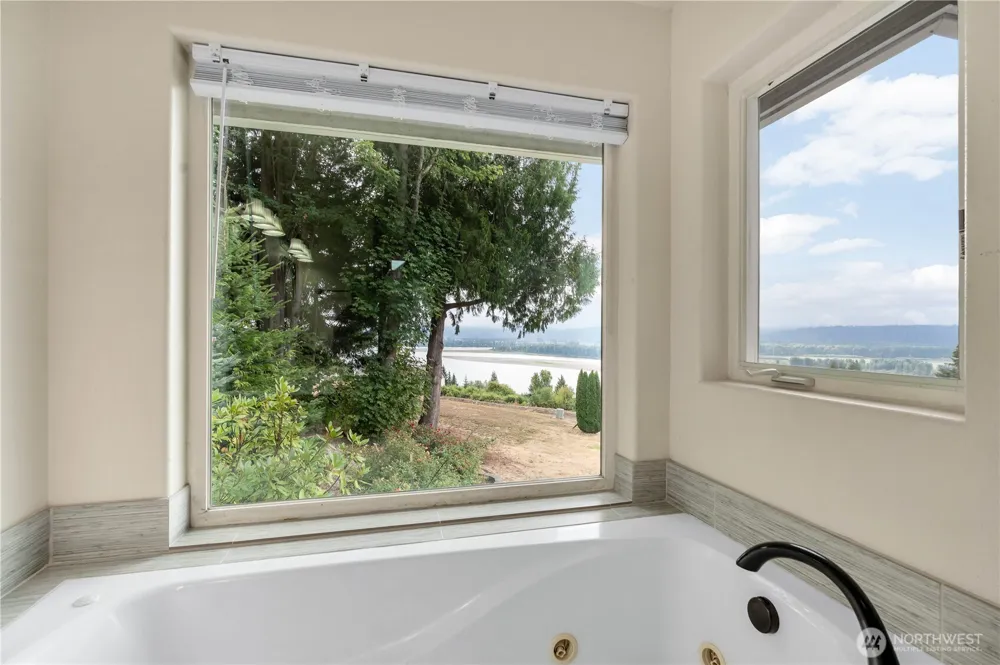1663 E STATE ROUTE 4 Cathlamet, WA 98612