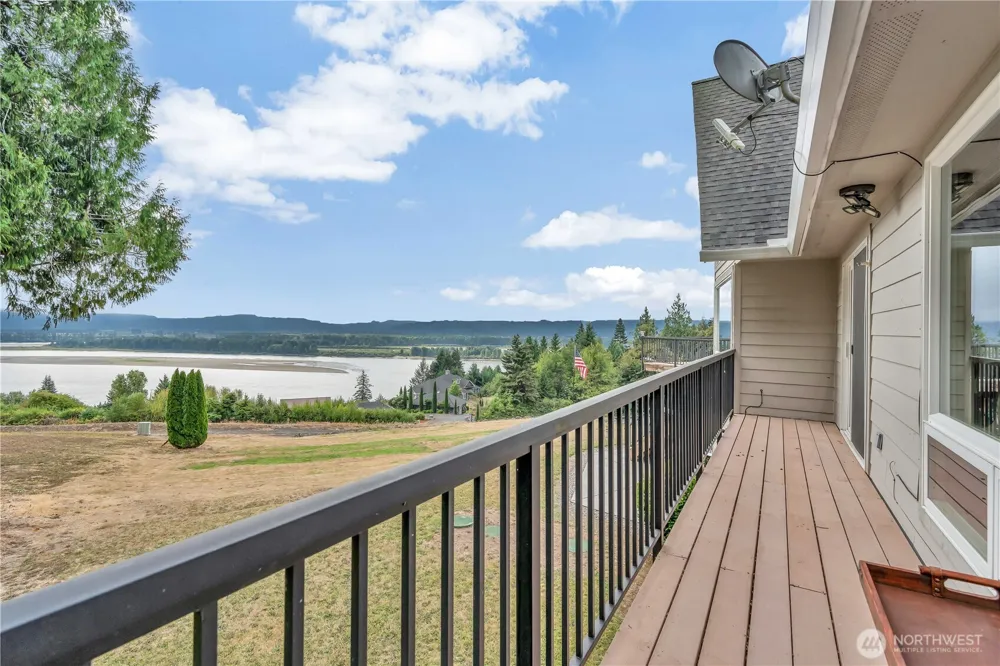 1663 E STATE ROUTE 4 Cathlamet, WA 98612