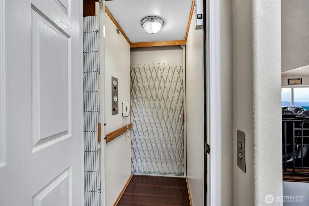 1663 E STATE ROUTE 4 Cathlamet, WA 98612