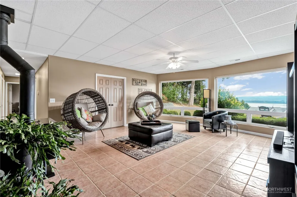 1663 E STATE ROUTE 4 Cathlamet, WA 98612