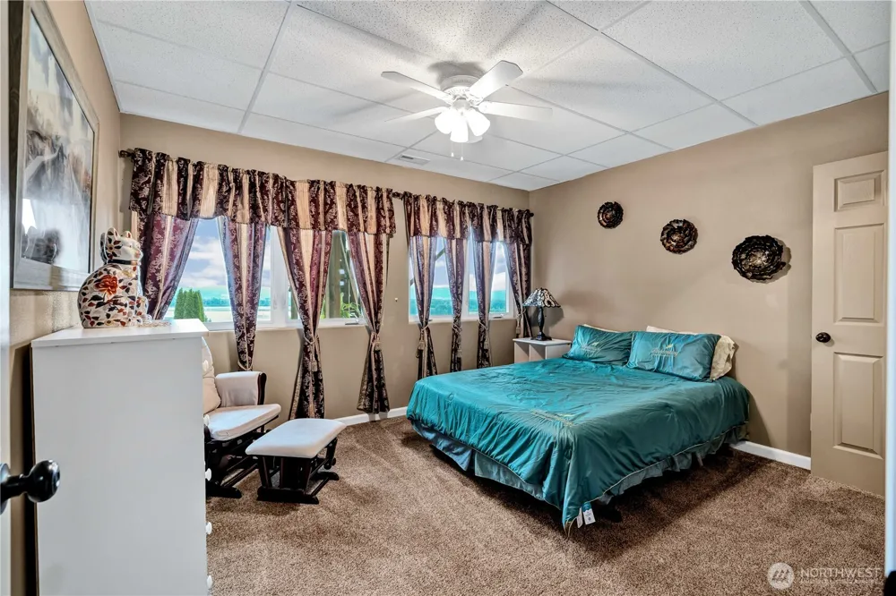 1663 E STATE ROUTE 4 Cathlamet, WA 98612