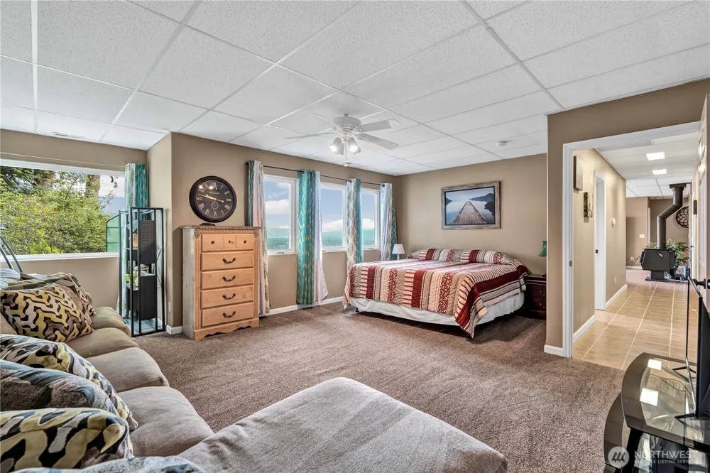 1663 E STATE ROUTE 4 Cathlamet, WA 98612