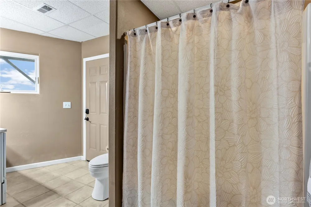 1663 E STATE ROUTE 4 Cathlamet, WA 98612