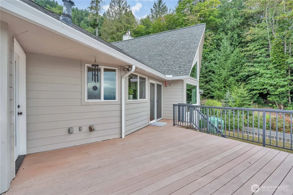 1663 E STATE ROUTE 4 Cathlamet, WA 98612