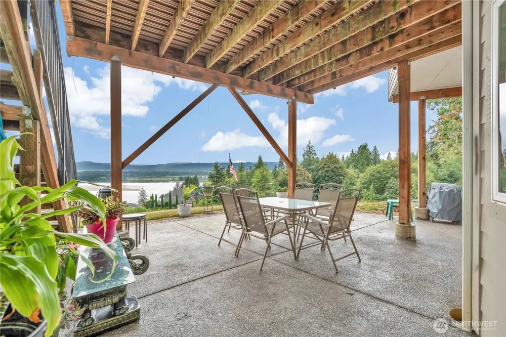 1663 E STATE ROUTE 4 Cathlamet, WA 98612