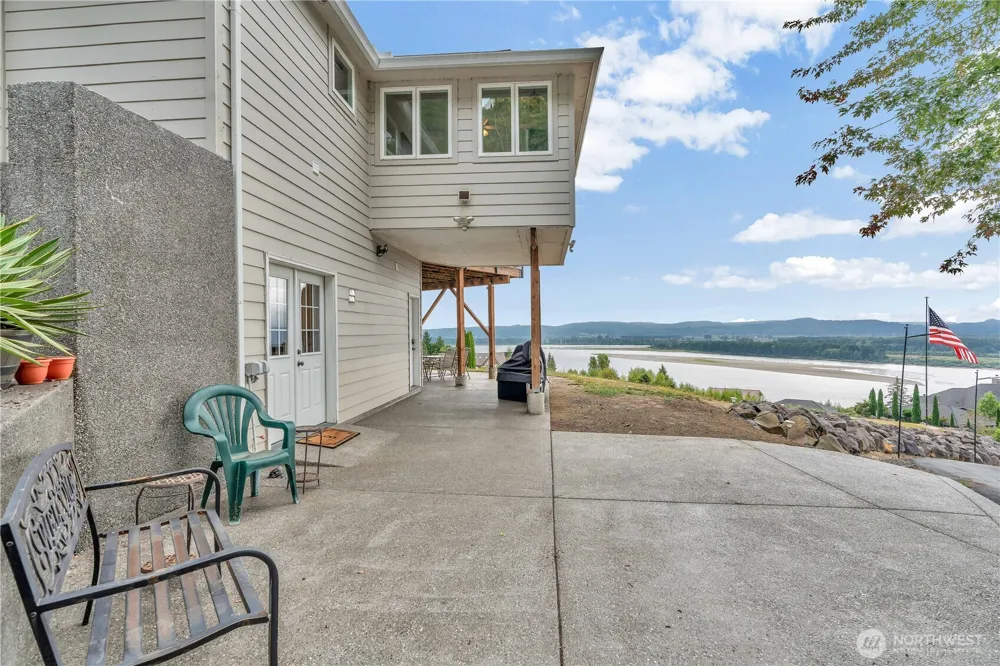 1663 E STATE ROUTE 4 Cathlamet, WA 98612
