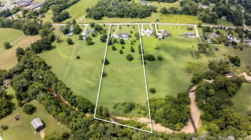 2236 New Hope Rd Hendersonville, TN 37075