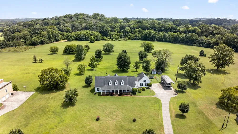 2236 New Hope Rd Hendersonville, TN 37075