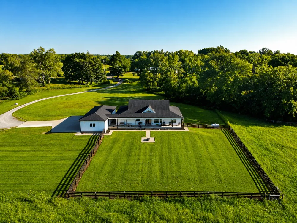 1074 Pair Six Dr Springfield, TN 37172