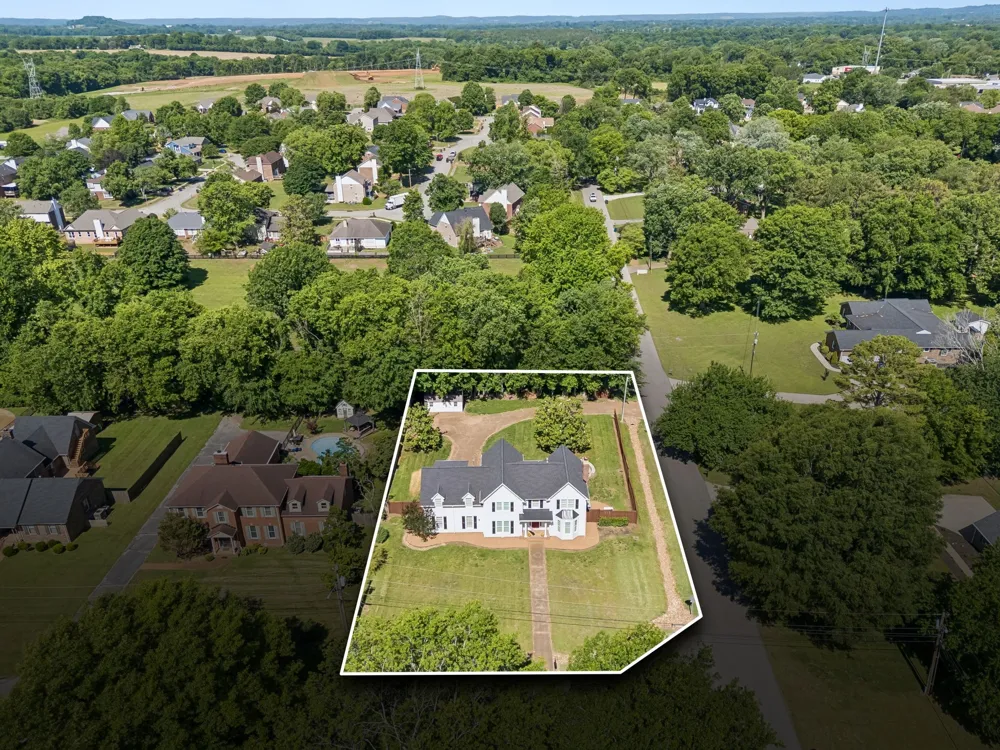 100 Deerfield Dr Columbia, TN 38401
