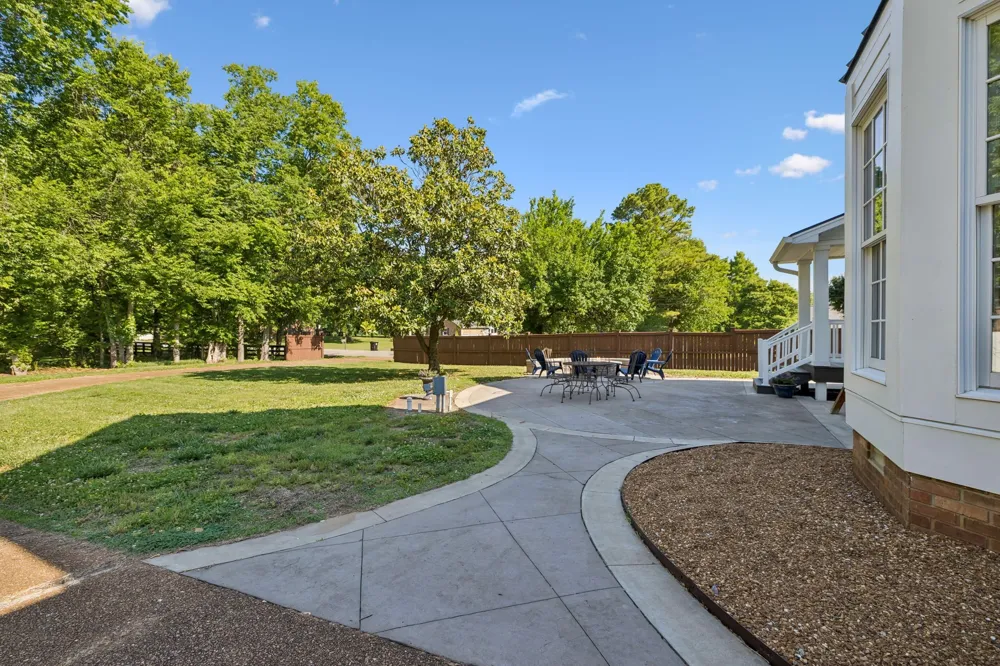 100 Deerfield Dr Columbia, TN 38401