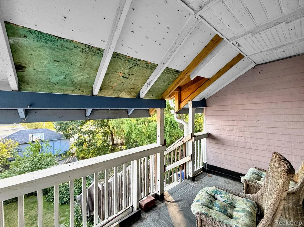 1027 LAKEPOINTE STREET Grosse Pointe Park City, MI 48230