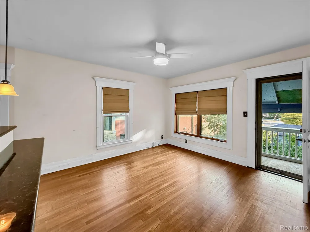 1027 LAKEPOINTE STREET Grosse Pointe Park City, MI 48230