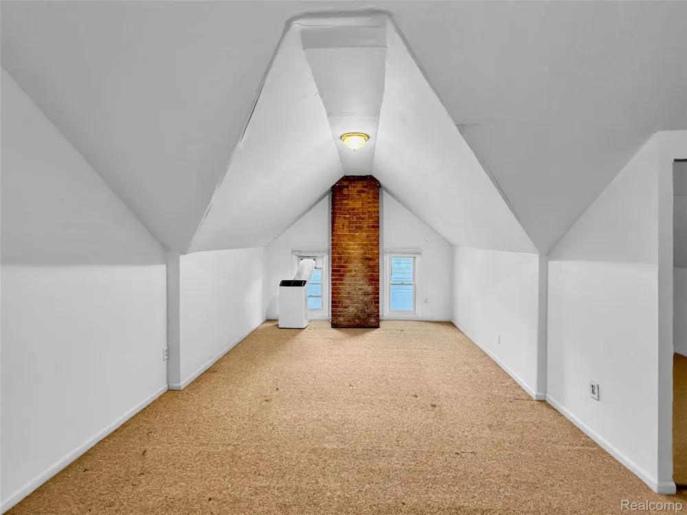 1027 LAKEPOINTE STREET Grosse Pointe Park City, MI 48230
