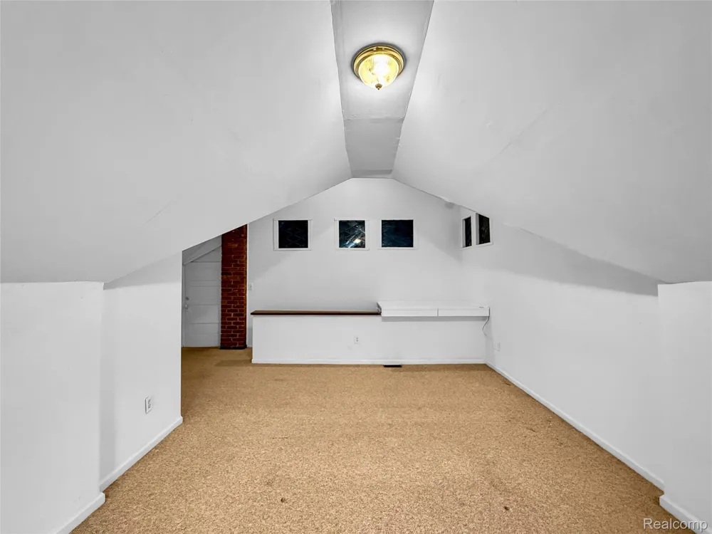 1027 LAKEPOINTE STREET Grosse Pointe Park City, MI 48230