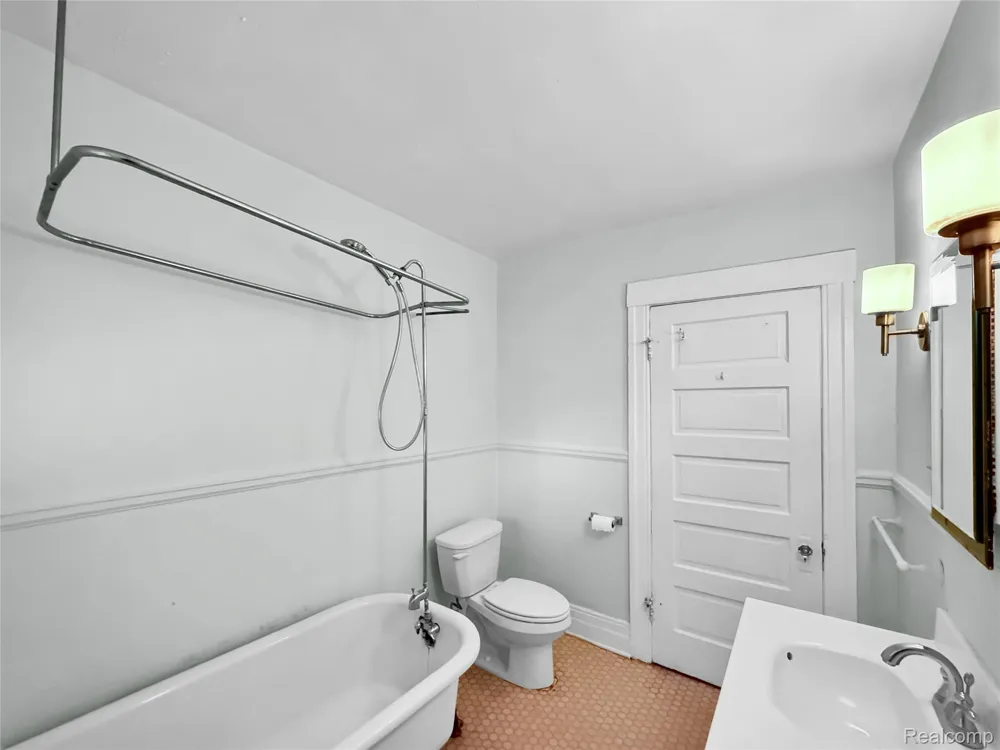1027 LAKEPOINTE STREET Grosse Pointe Park City, MI 48230