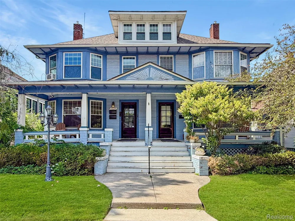 1027 LAKEPOINTE STREET Grosse Pointe Park City, MI 48230