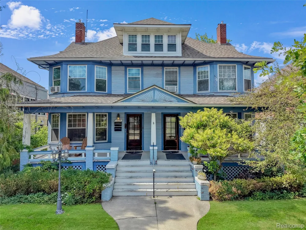 1027 LAKEPOINTE STREET Grosse Pointe Park City, MI 48230