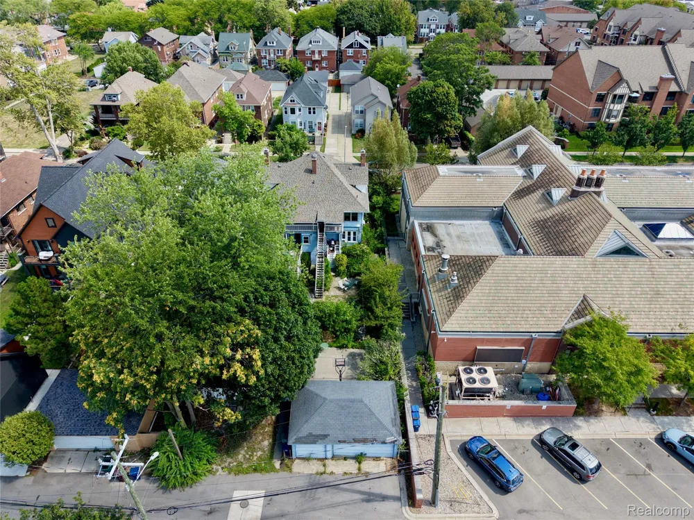 1027 LAKEPOINTE STREET Grosse Pointe Park City, MI 48230