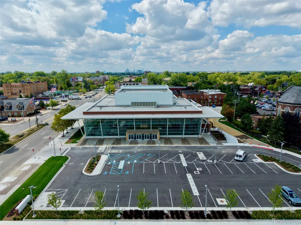 1027 LAKEPOINTE STREET Grosse Pointe Park City, MI 48230