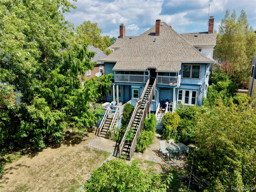 1027 LAKEPOINTE STREET Grosse Pointe Park City, MI 48230