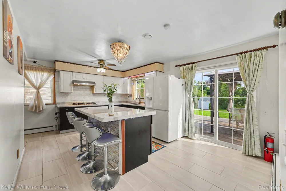 4959 IRWINDALE DRIVE Waterford Charter Township, MI 48328
