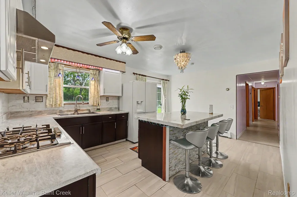 4959 IRWINDALE DRIVE Waterford Charter Township, MI 48328