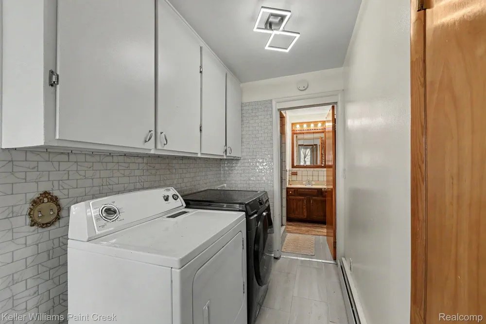 4959 IRWINDALE DRIVE Waterford Charter Township, MI 48328