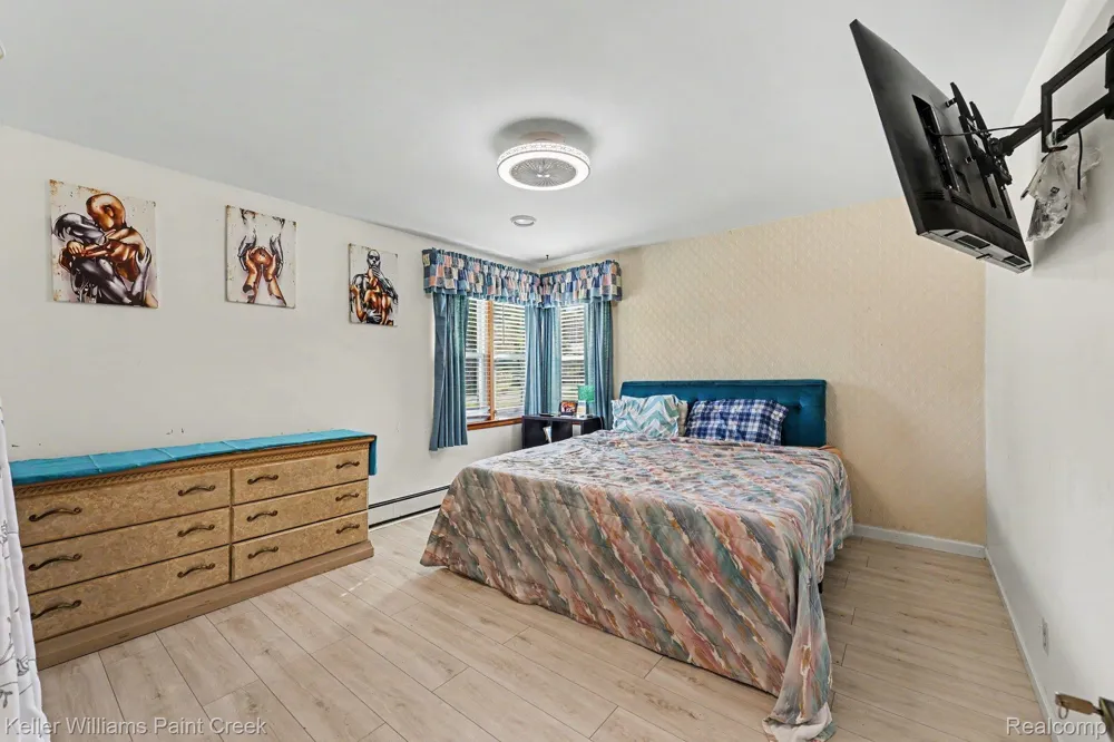 4959 IRWINDALE DRIVE Waterford Charter Township, MI 48328