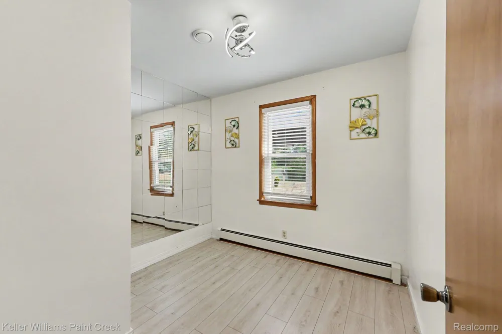 4959 IRWINDALE DRIVE Waterford Charter Township, MI 48328