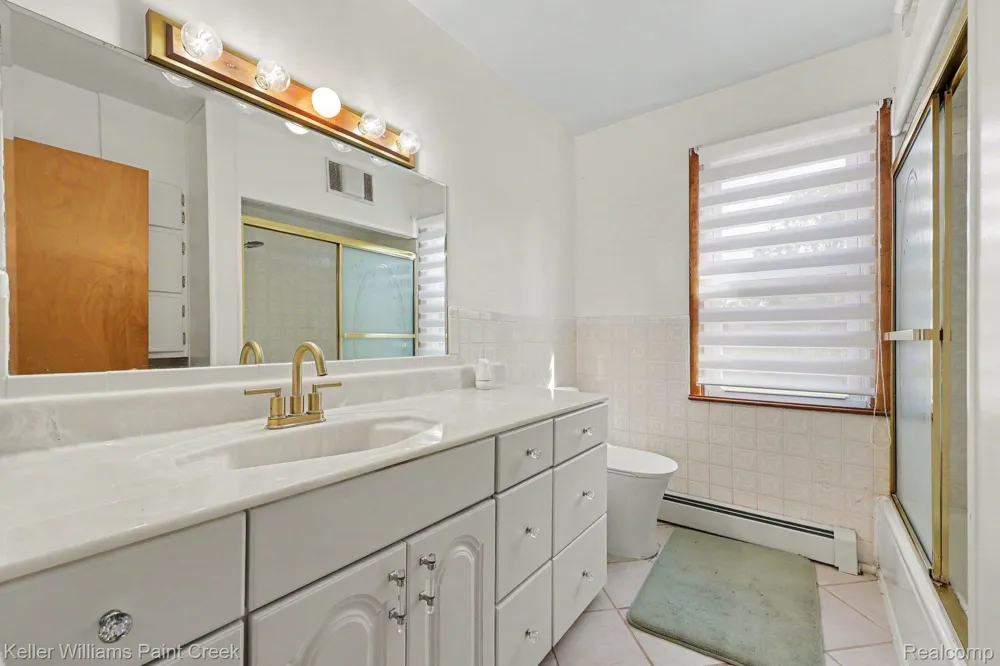 4959 IRWINDALE DRIVE Waterford Charter Township, MI 48328