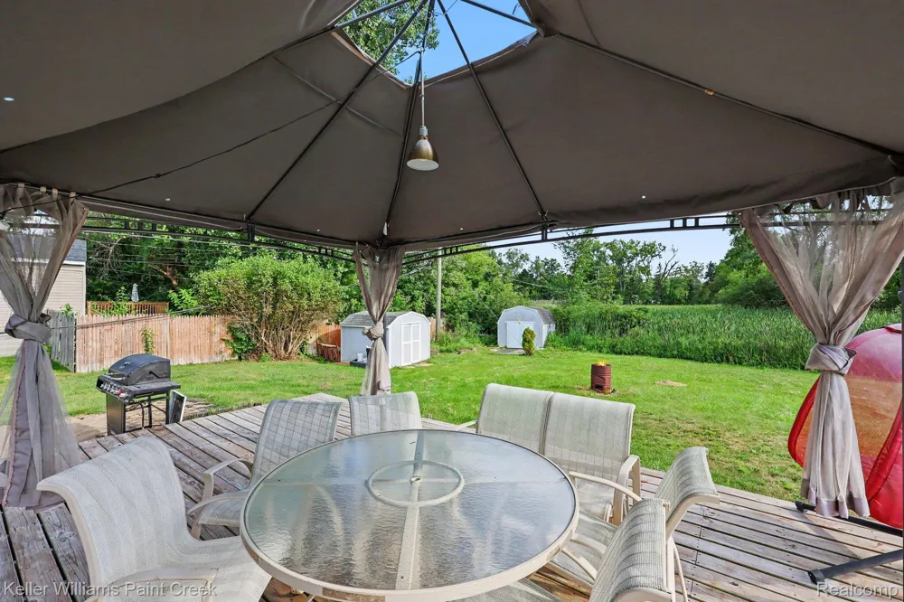 4959 IRWINDALE DRIVE Waterford Charter Township, MI 48328