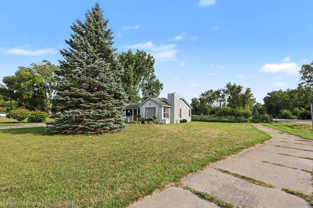 4959 IRWINDALE DRIVE Waterford Charter Township, MI 48328