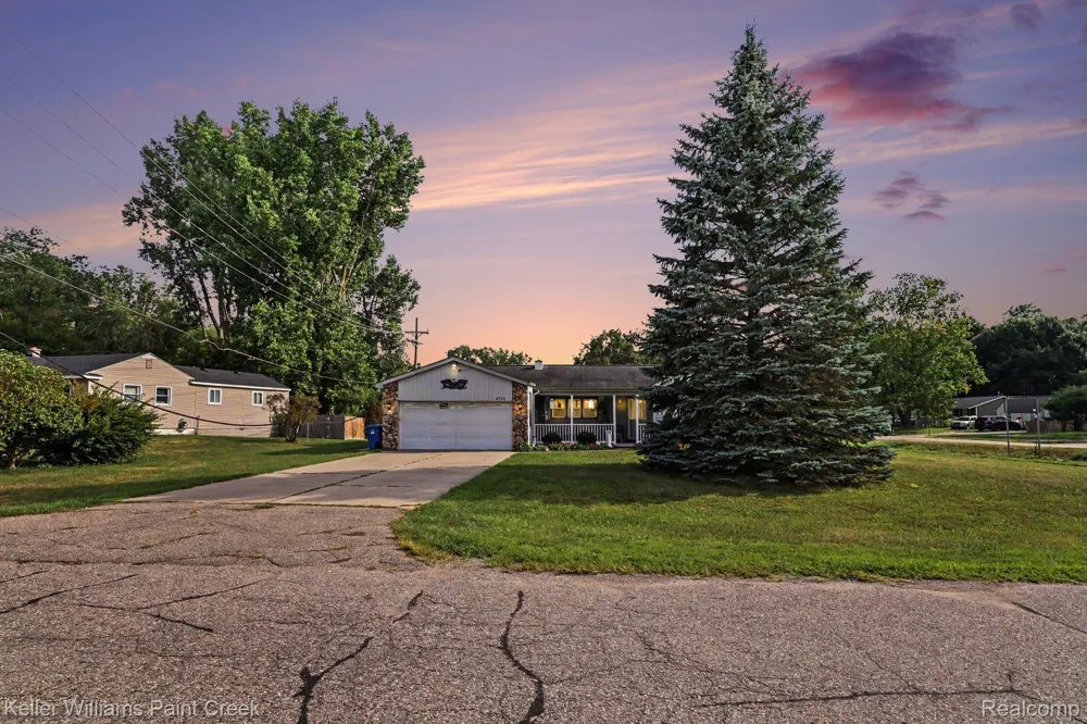 4959 IRWINDALE DRIVE Waterford Charter Township, MI 48328