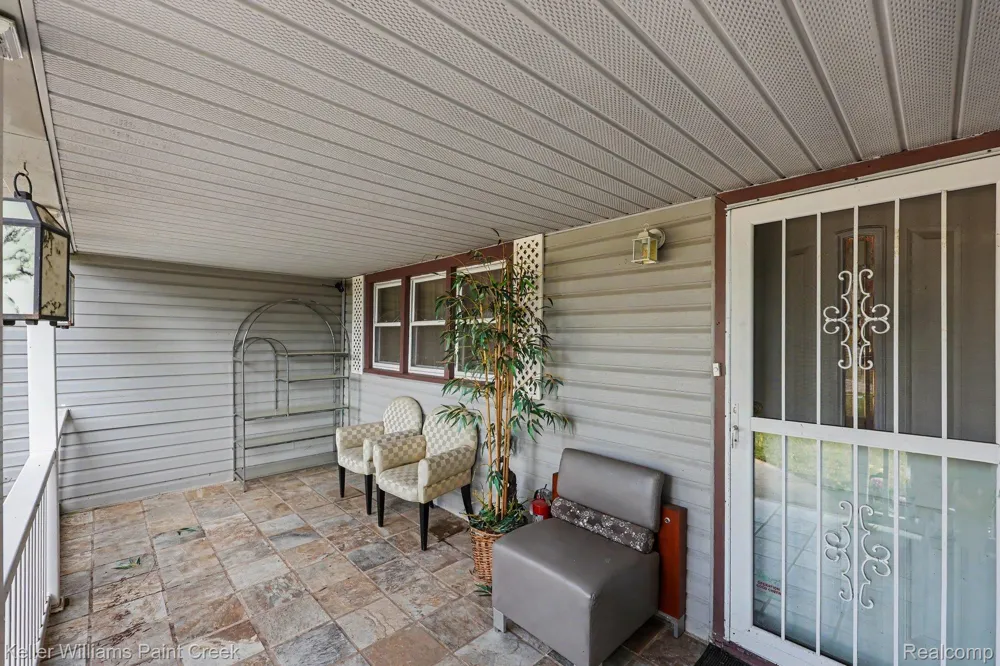 4959 IRWINDALE DRIVE Waterford Charter Township, MI 48328