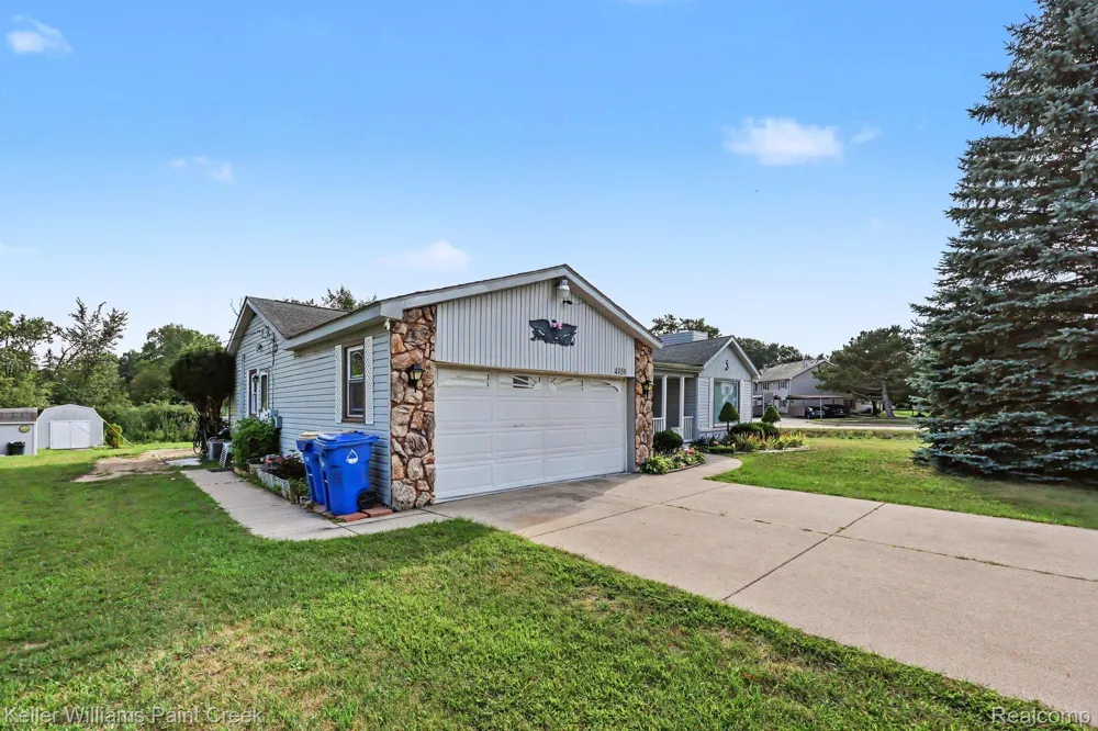 4959 IRWINDALE DRIVE Waterford Charter Township, MI 48328