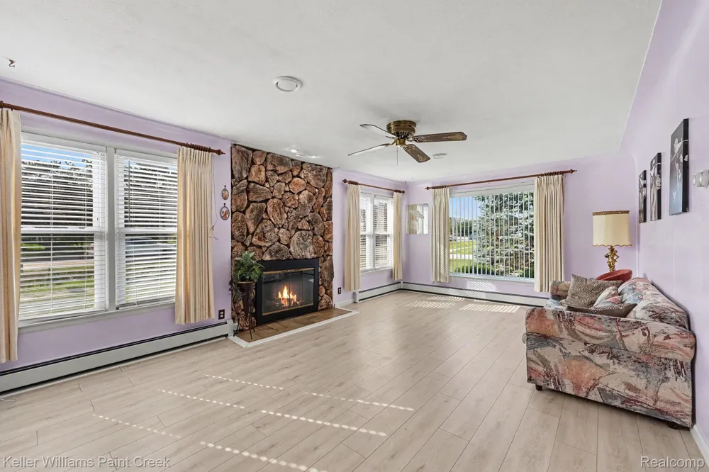 4959 IRWINDALE DRIVE Waterford Charter Township, MI 48328