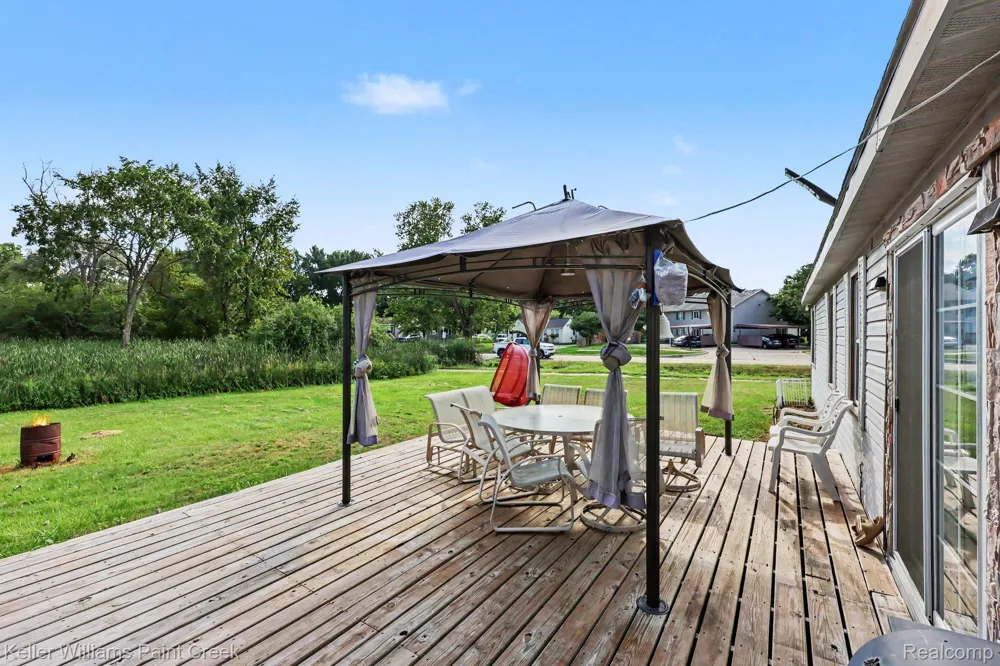 4959 IRWINDALE DRIVE Waterford Charter Township, MI 48328