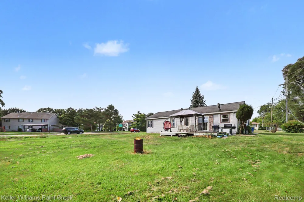 4959 IRWINDALE DRIVE Waterford Charter Township, MI 48328