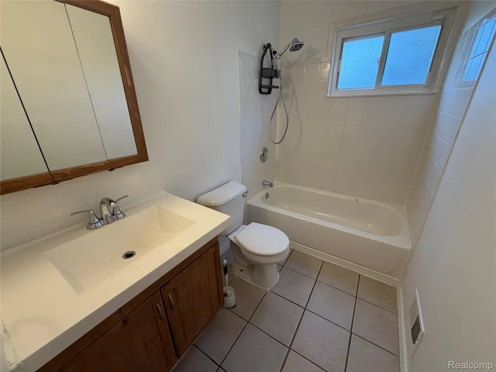 26039 Clancy Street Roseville City, MI 48066