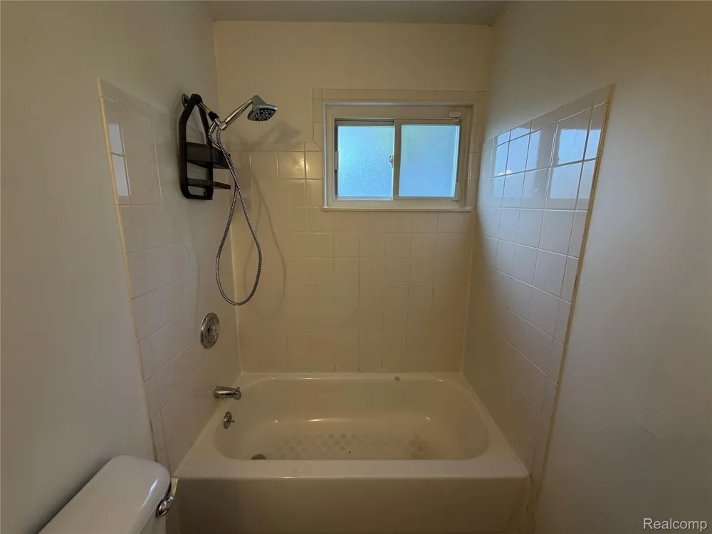 26039 Clancy Street Roseville City, MI 48066