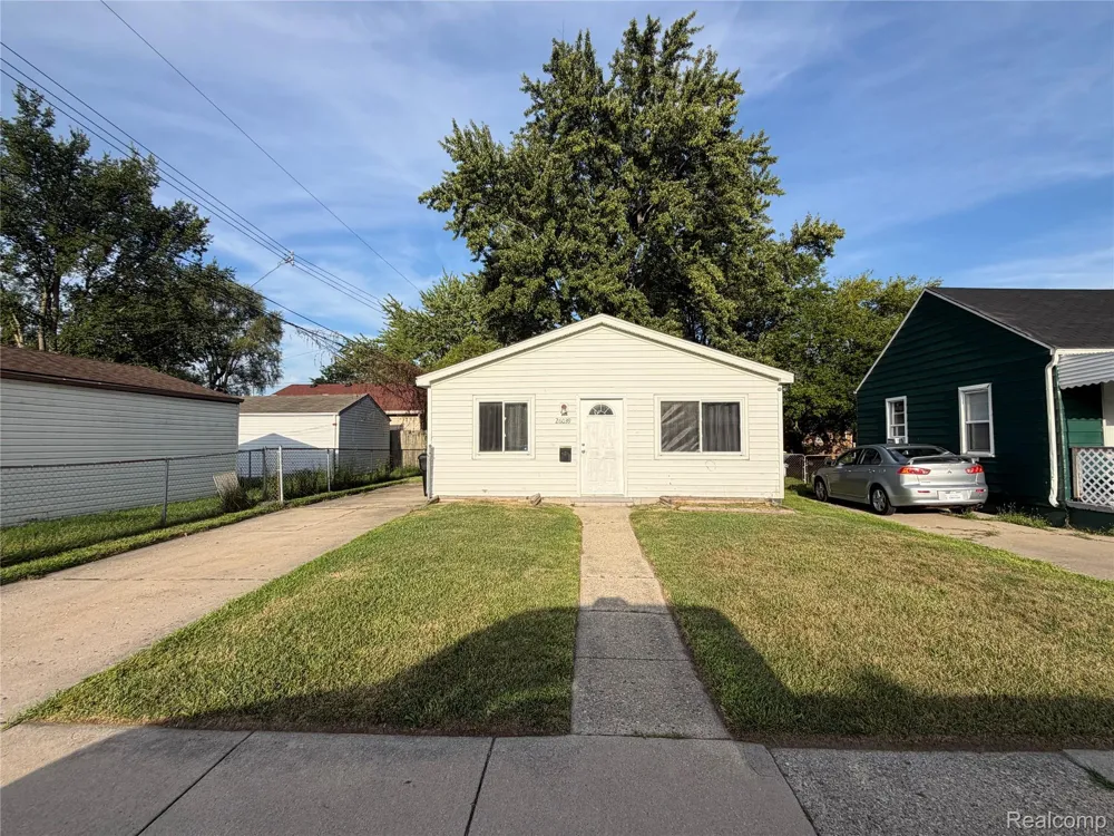 26039 Clancy Street Roseville City, MI 48066