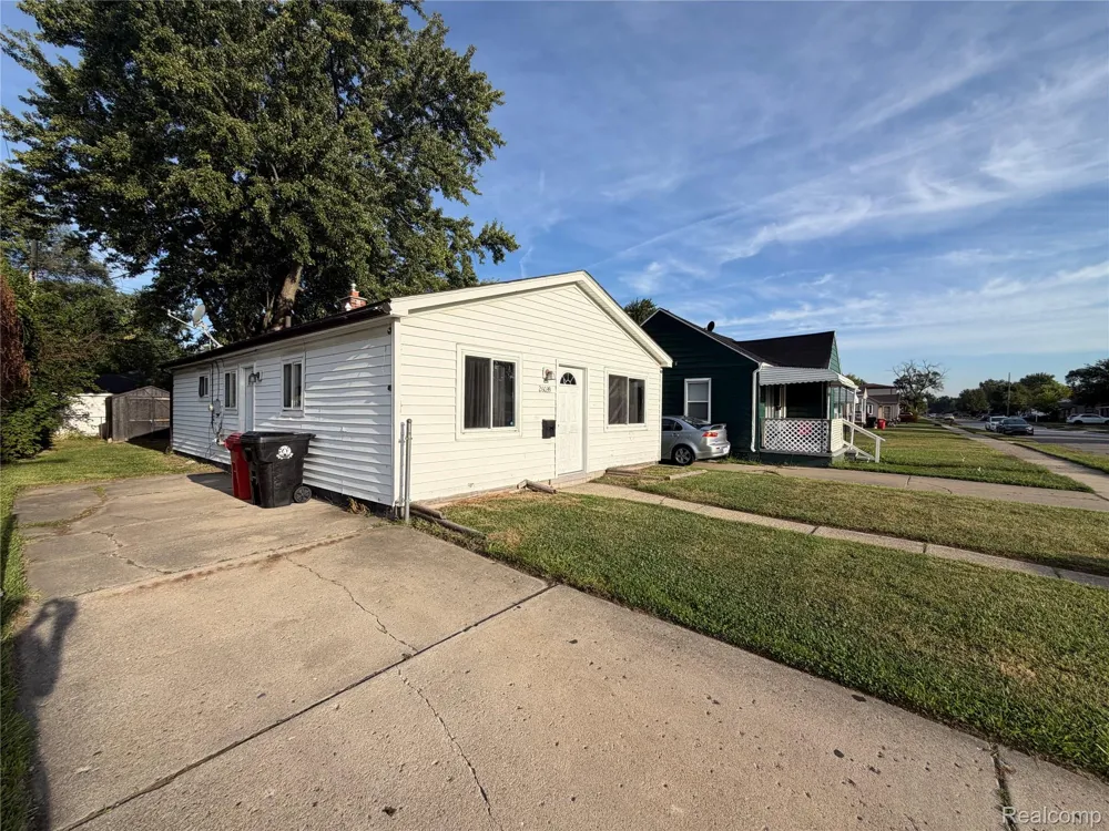 26039 Clancy Street Roseville City, MI 48066