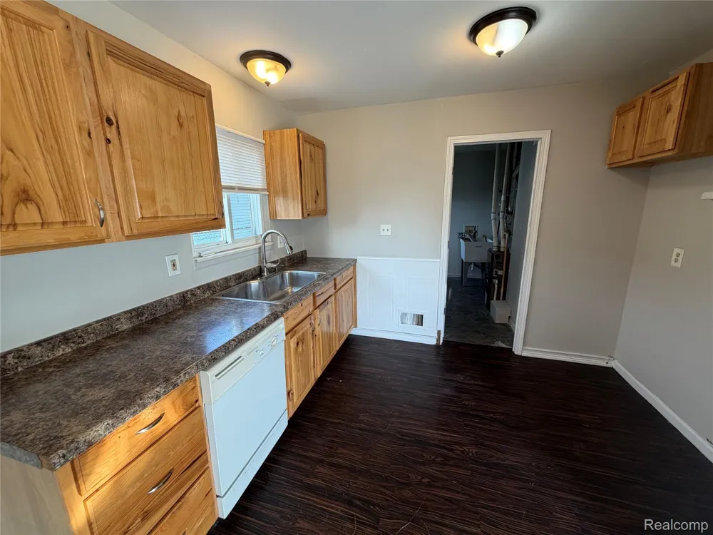 26039 Clancy Street Roseville City, MI 48066