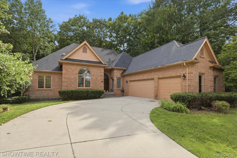 11656 Majestic Court Shelby Charter Township, MI 48315