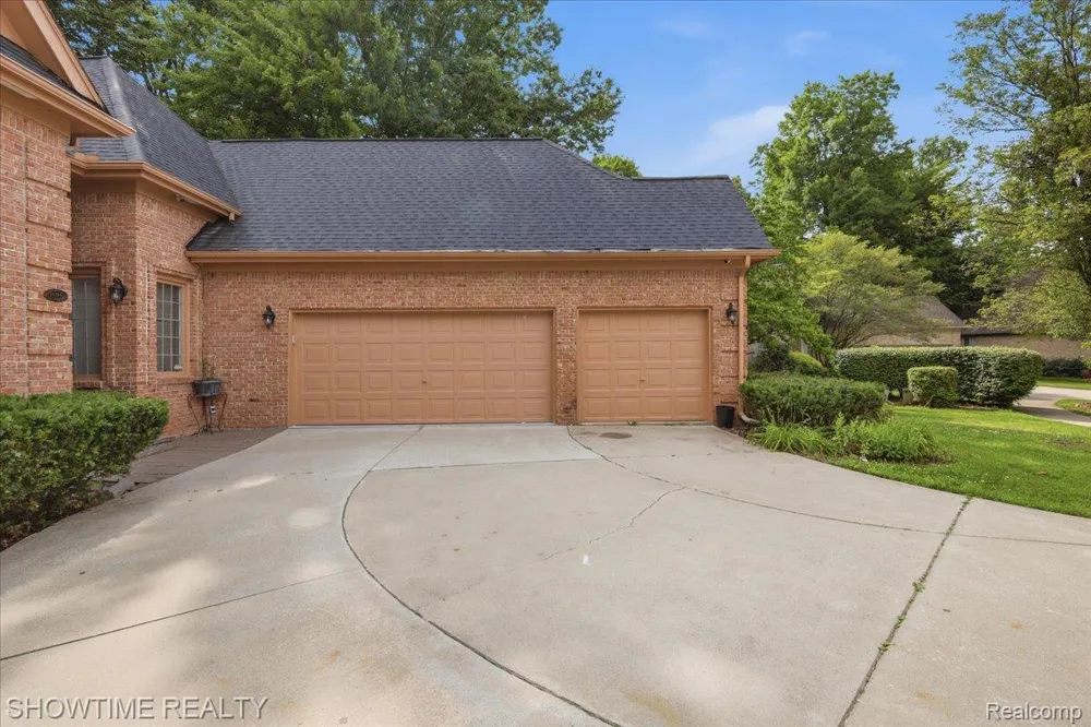11656 Majestic Court Shelby Charter Township, MI 48315