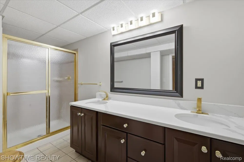 11656 Majestic Court Shelby Charter Township, MI 48315