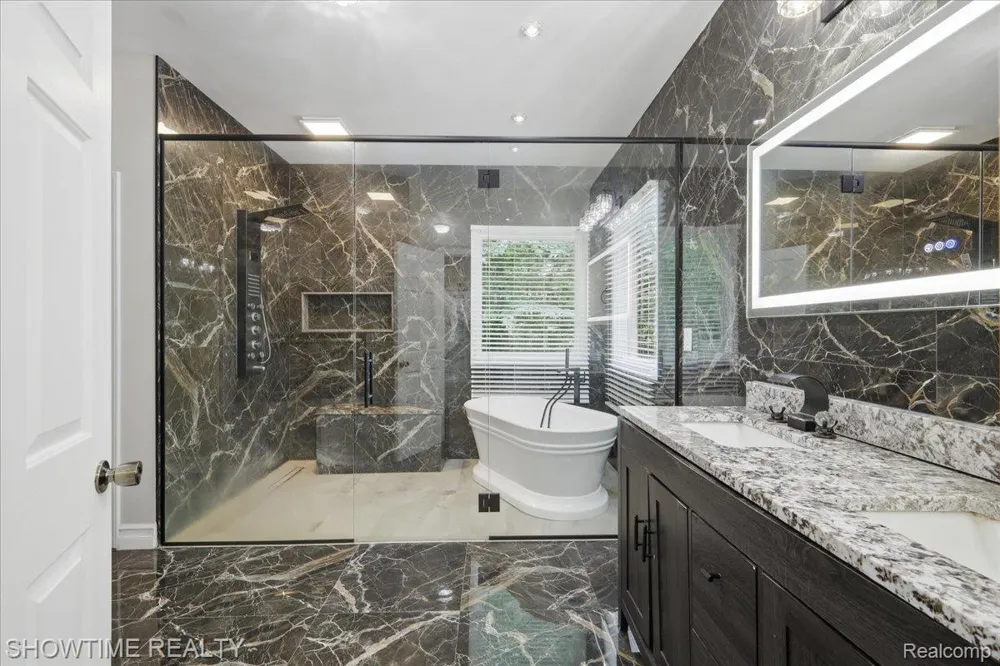 11656 Majestic Court Shelby Charter Township, MI 48315