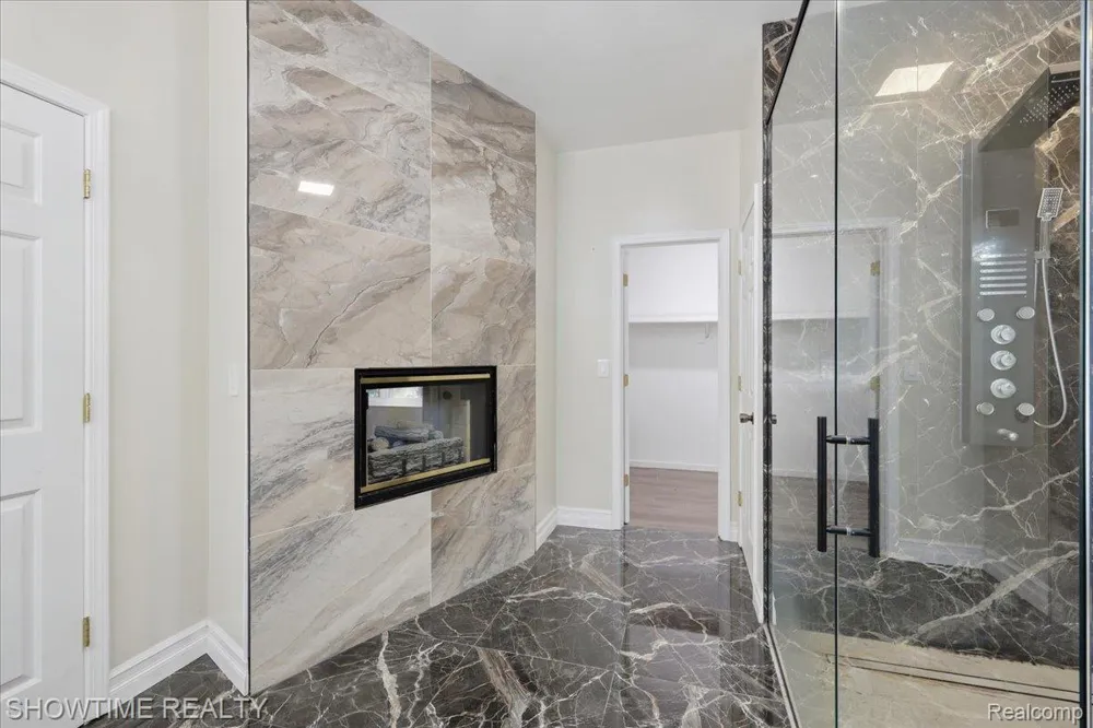 11656 Majestic Court Shelby Charter Township, MI 48315