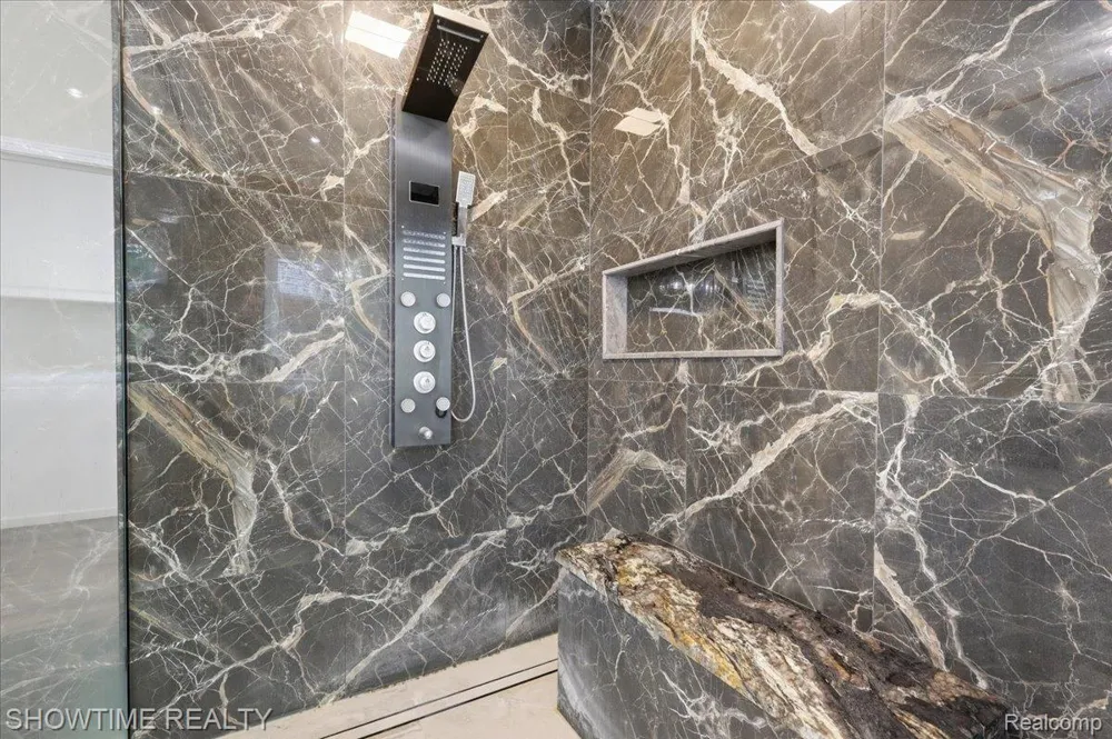 11656 Majestic Court Shelby Charter Township, MI 48315